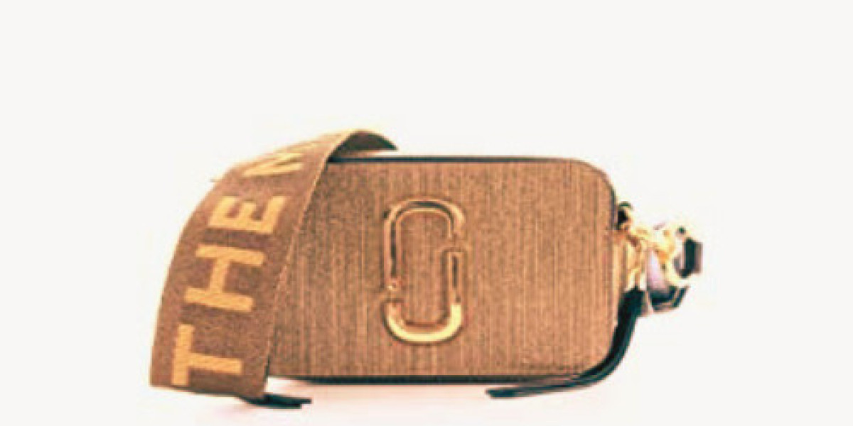 The Timeless Appeal of Tote Bags: A Blend of Style and Functionality