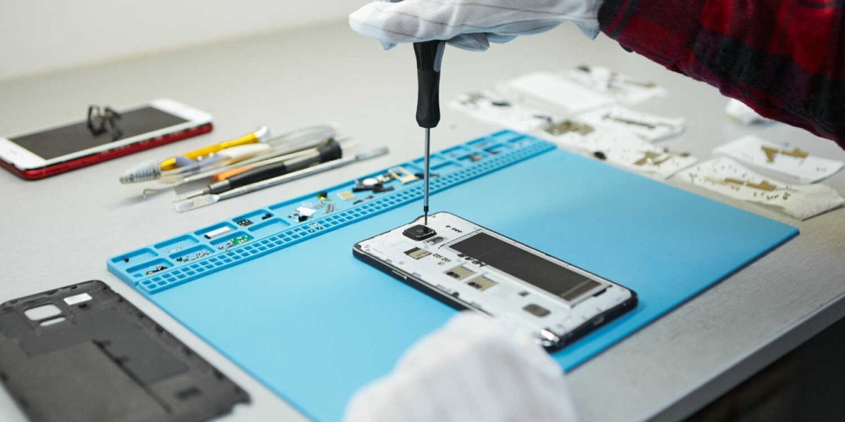 Cracked But Not Broken: Finding the Best Cell Phone Screen Repair Near You