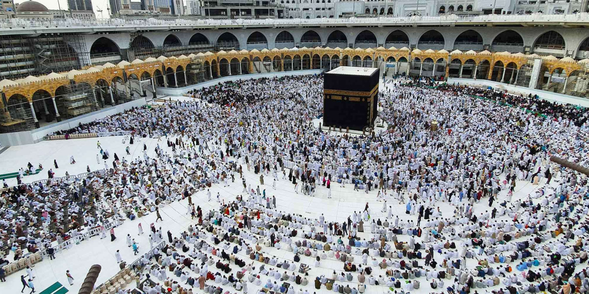A Blessed Journey: Understanding the Spiritual Essence of an Umrah Package