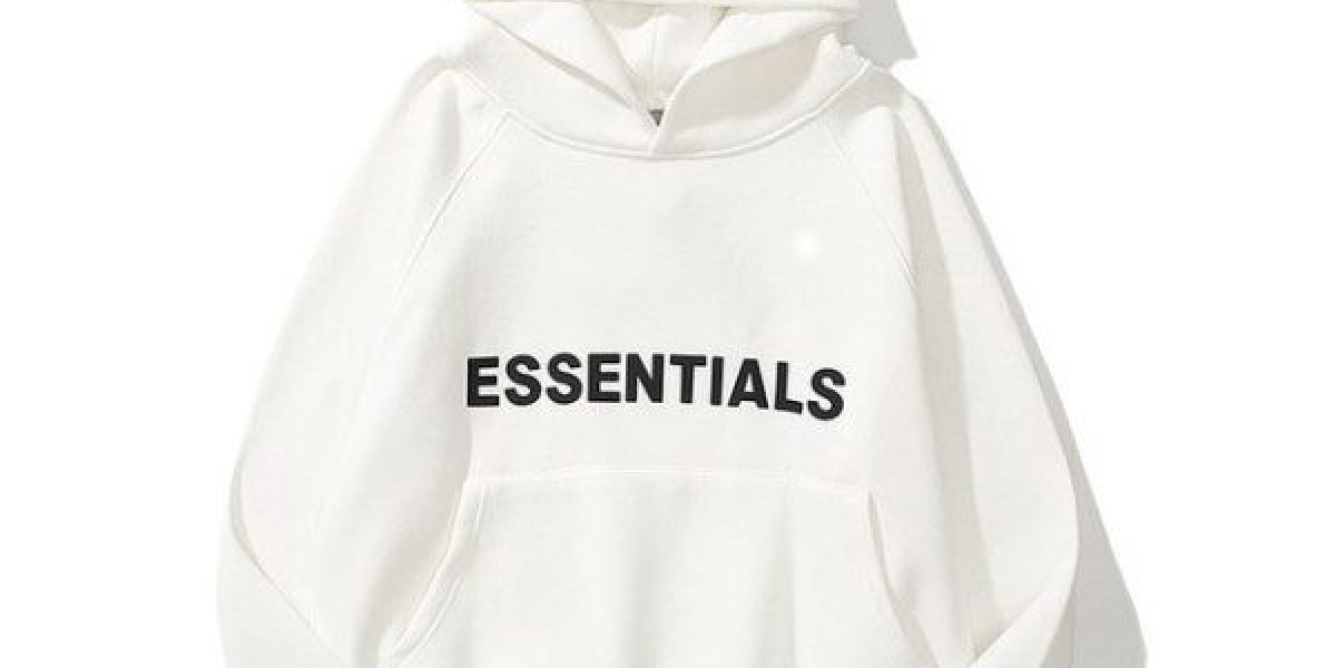 Essentials Graphic Hoodie – Bold Yet Minimal Look