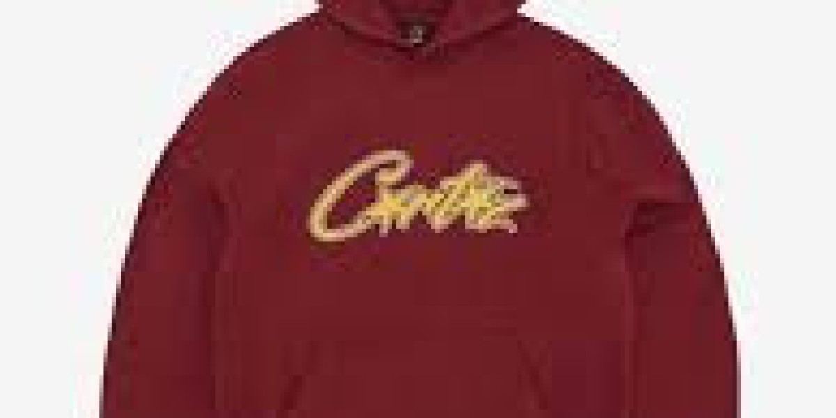 This Hoodie Trend Is Taking Over UK Streets and Style