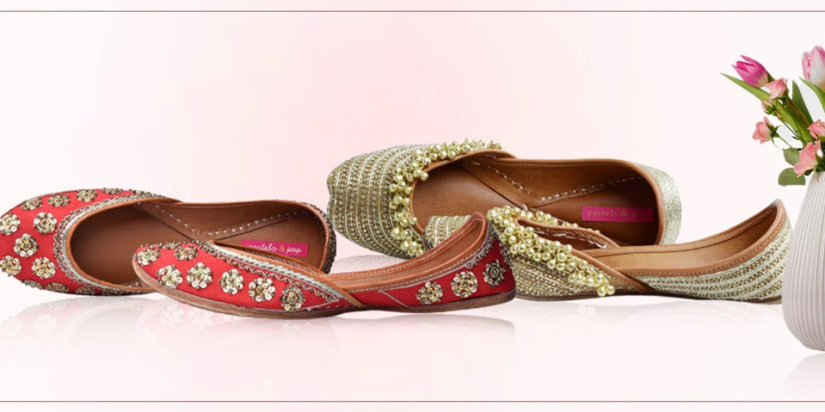 Discover Elegance and Ease with Comfortable Ethnic Juttis by Gulbhahar