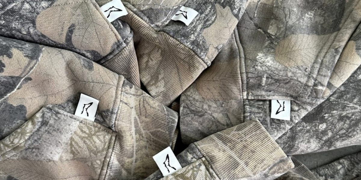 Urban Energy and Graphic Boldness: The Rise of Akimbo Hoodies and Akimbo T Shirts