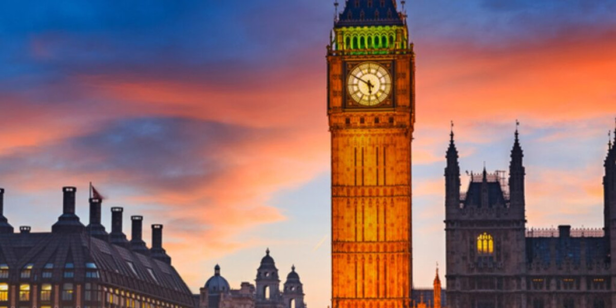 What are the living costs for international students in the UK, and how can students manage their budget?