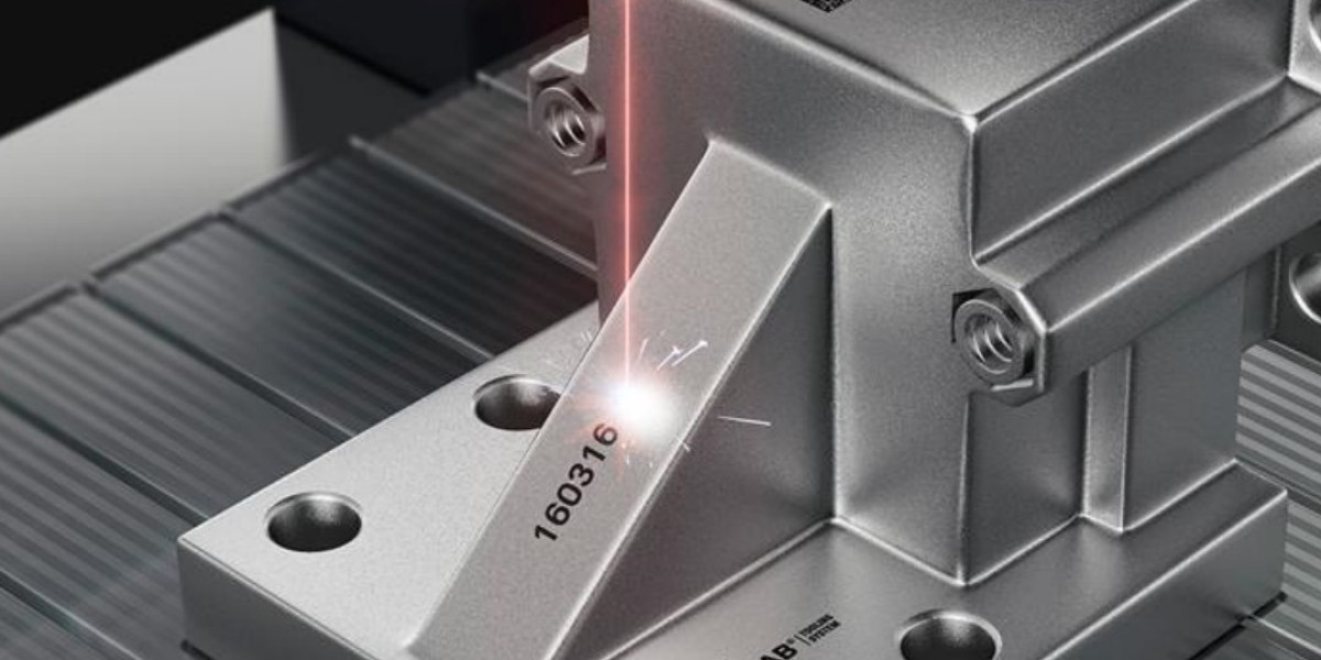 Pourquoi Choisir un Graveur Laser Fibre pour Vos Projets