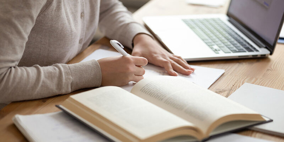 Why Professional Blog Writing Services Are Essential for Modern Businesses