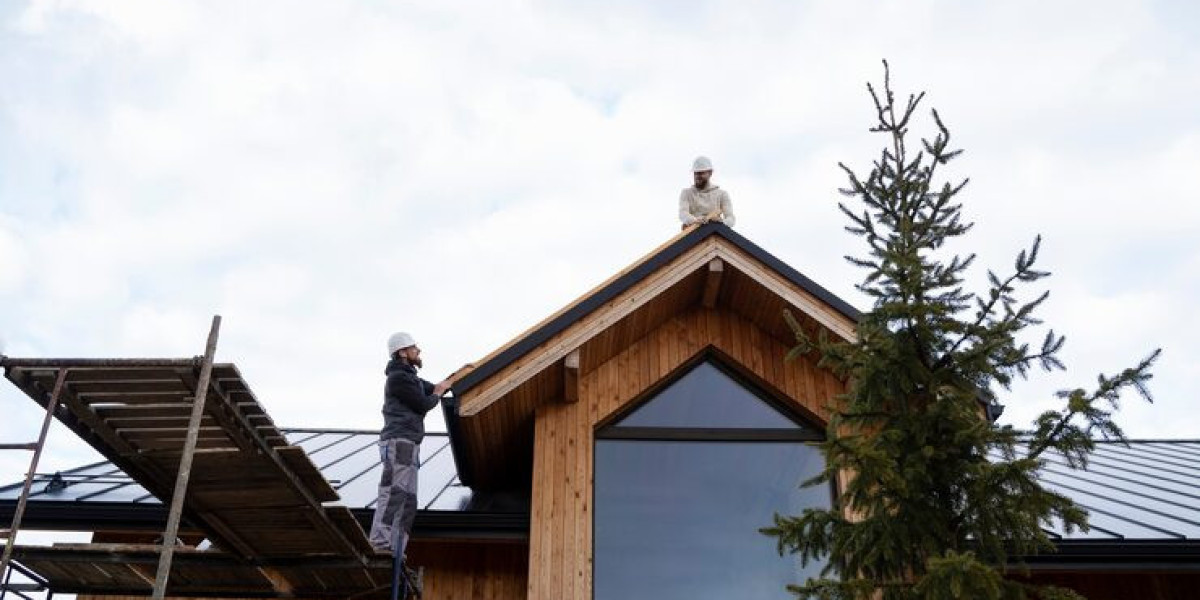 Steps To Take For Emergency Roof Repairs Before A Roofing Contractor In Yonkers, NY Arrives