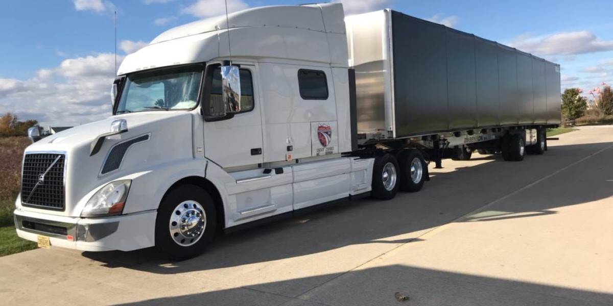 Conestoga Trailer vs Flatbed: Key Differences Every Shipper Should Know