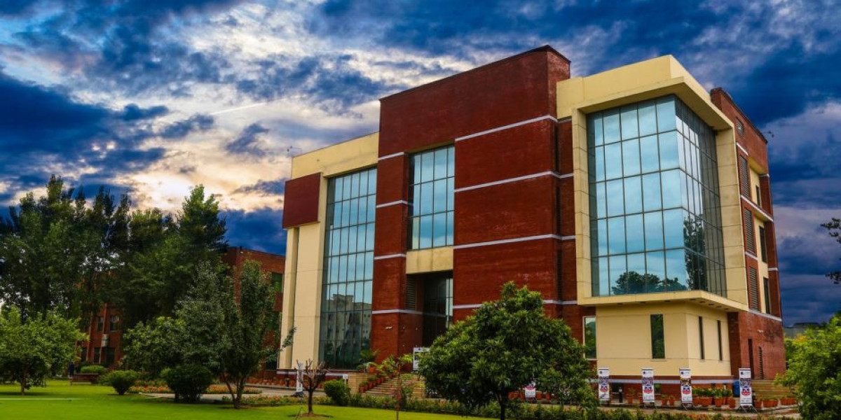 MiTE University Karachi: Shaping Creative Minds and Business Leaders