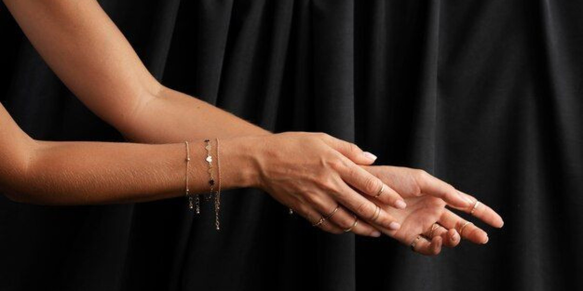 A Bracelet That Speaks the Words You Can’t Always Say