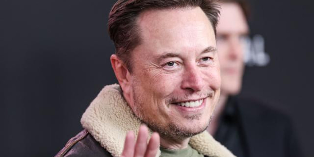 Elon Musk afirma que la IA podría hacer innecesario ahorrar y promete un futuro sin pobreza ni trabajo