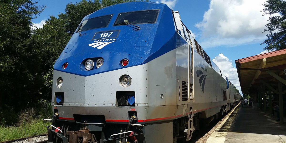 A Complete and Immersive Guide to Experiencing a Comfortable and Scenic Train Journey from Baltimore to NYC