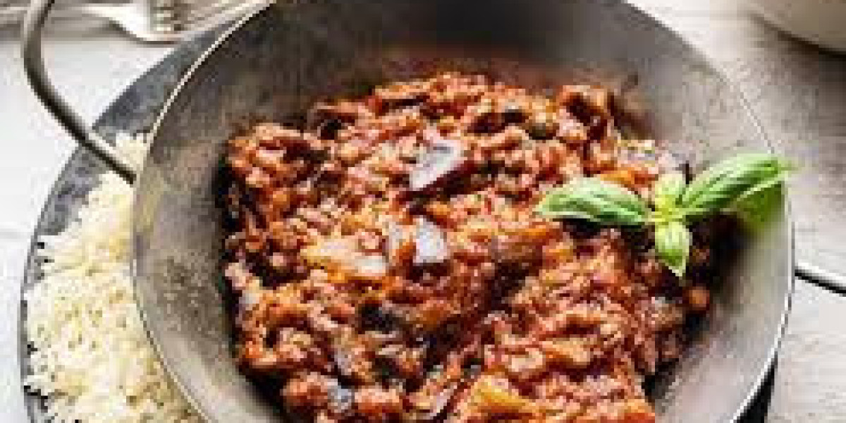 Estofado Lento de Mijo con Berenjena Ahumada, Granada, Pasta de Dátiles y Especias Profundas