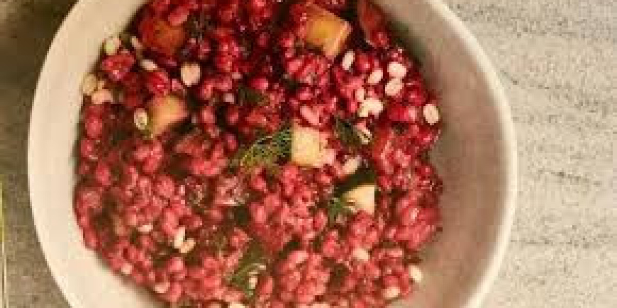 Risotto Rústico de Cebada Perlada con Remolacha Asada, Kefir Salado y Eneldo