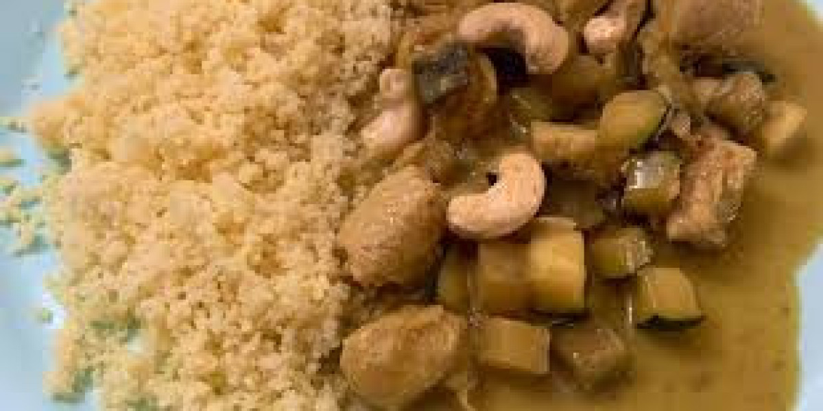 Estofado Untuoso de Taro con Vinagre de Coco, Anacardos Molidos y Hojas de Curry