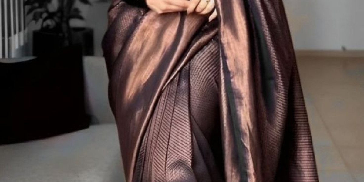Uncover the Richness of Quality with Gulbhahar Soft Silk Sarees Below 2000
