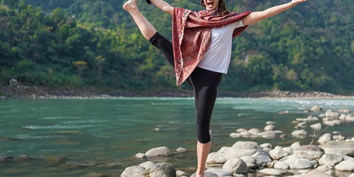 Corsi di Yoga Online: Un Percorso di Benessere, Consapevolezza e Trasformazione