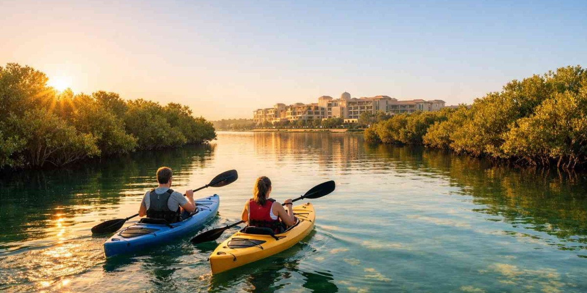 Kayaking Abu Dhabi – A Complete Guide to Mangroves, Luxury Tours & Scenic Waters