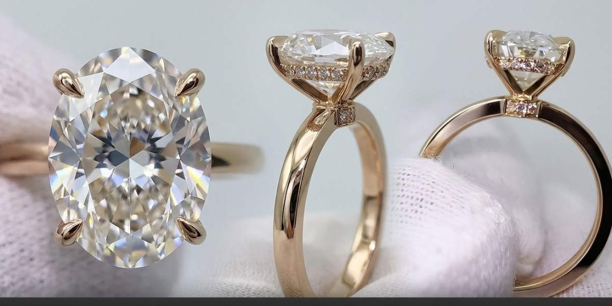 Hidden Halo Engagement Rings with Lab-Grown Diamond