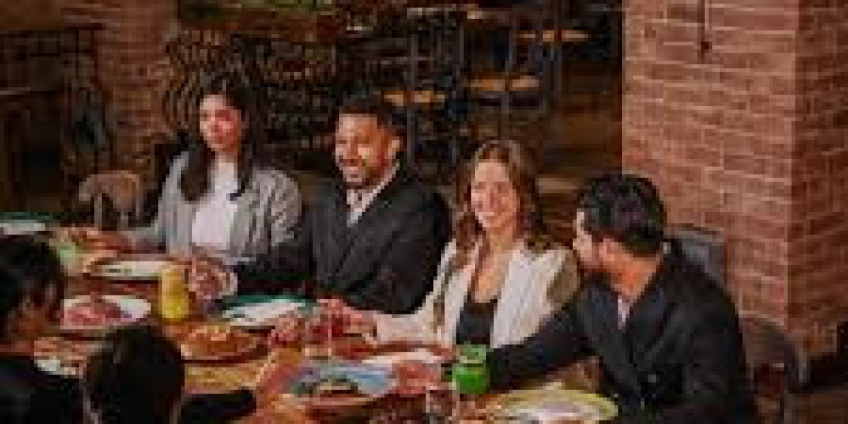 Quick Lunch Spots in Al Nasr for Busy Professionals