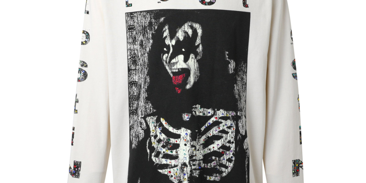Lost Intricacy: Streetwear with a Modern Edge