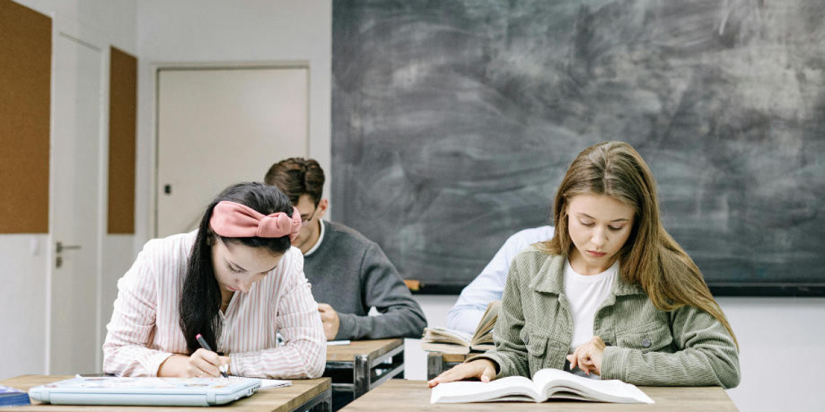 Fast-Track Your Career with a One-Year Master’s Degree in the UK – Full Guide