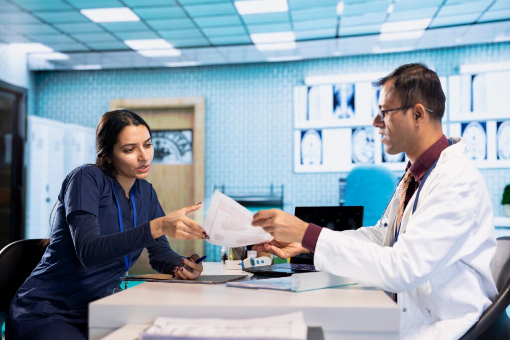 How to Choose the Right Eye Specialist with Mediclaim Facility in Delhi - The Viral Blogs