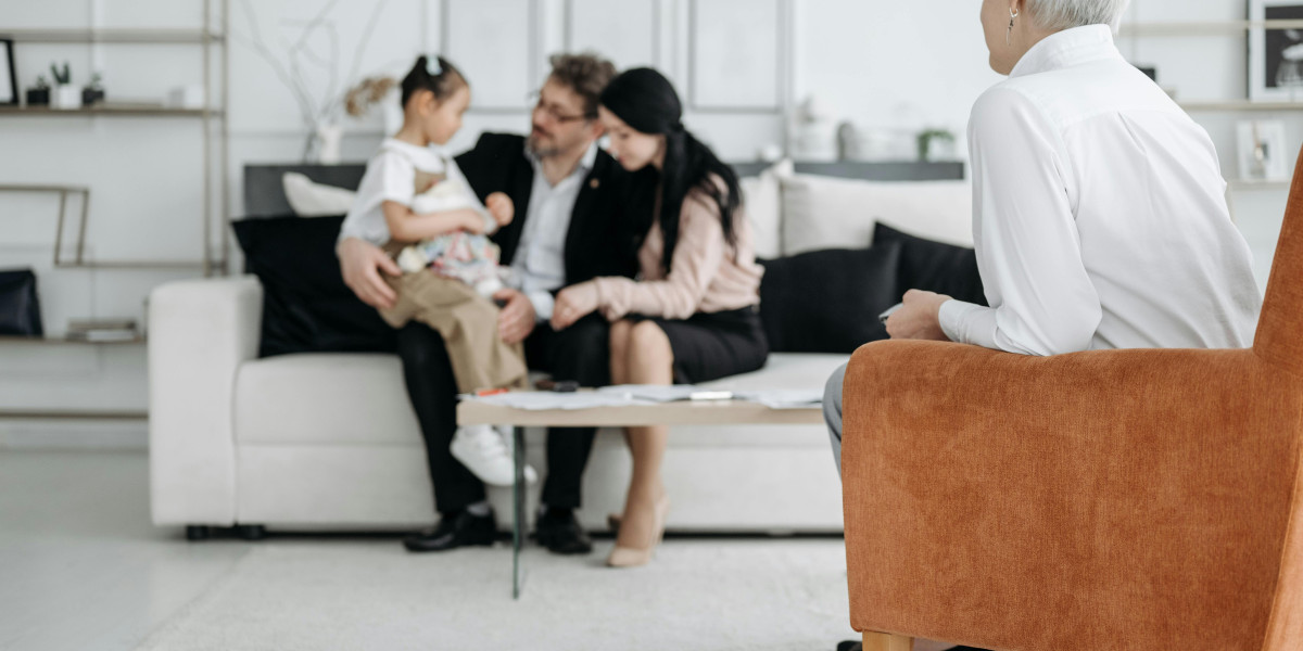 How Can CE Education Help Therapists Support Families Through Divorce?