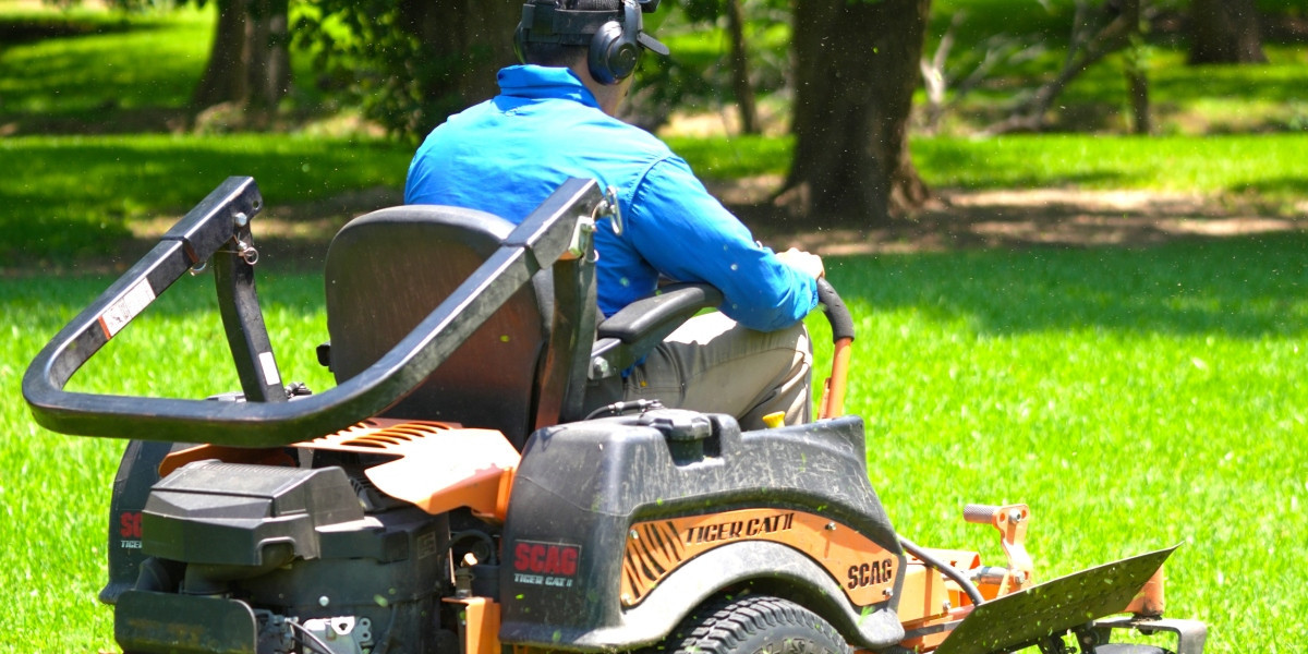 Lawn Care Service and Westlake Landscape Maintenance: Keeping Your Yard Healthy and Beautiful