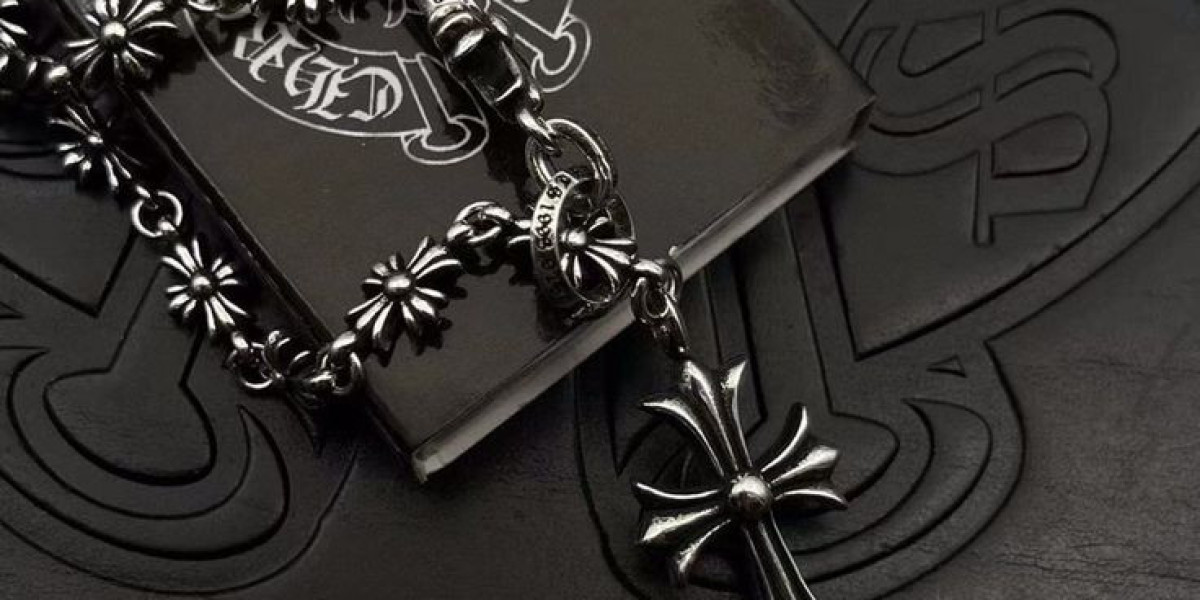 Chrome Hearts Nacklace: The Statement Piece Behind Luxury Streetwear Style